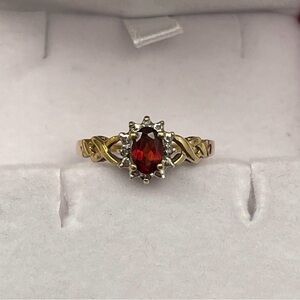 🌟2 X Host Pick🌟Ladies Red Garnet and Diamond Ring 10 karat gold. Ring Size 7